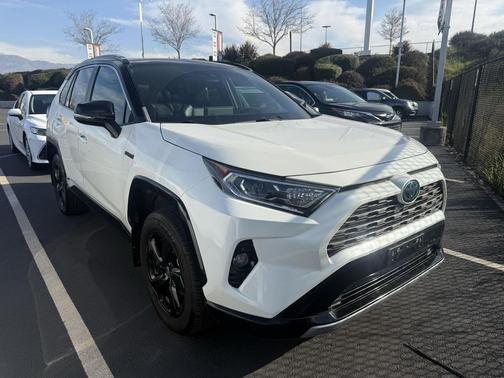 2021 Toyota RAV4 Hybrid SE