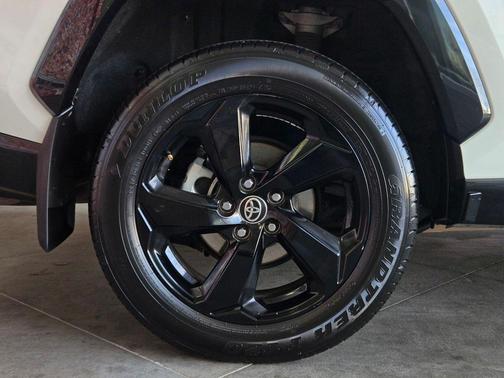 2021 Toyota RAV4 Hybrid SE