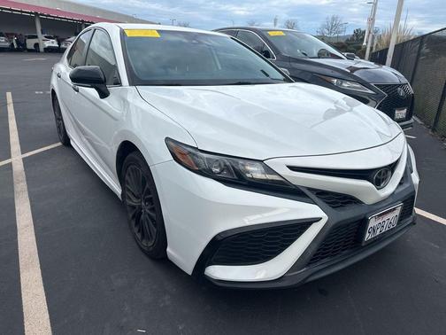 2022 Toyota Camry SE