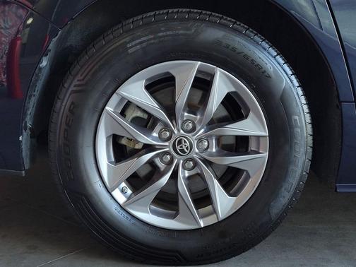 2023 Toyota Sienna XLE 8 Passenger