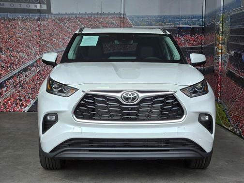 Wind Chill Pearl 2026 Toyota Highlander Hybrid Limited