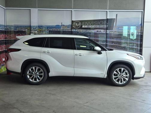 Wind Chill Pearl 2026 Toyota Highlander Hybrid Limited