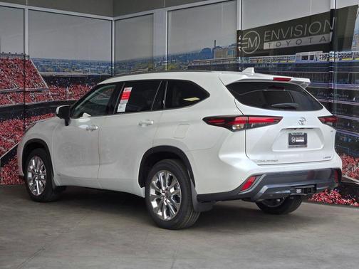 Wind Chill Pearl 2026 Toyota Highlander Hybrid Limited