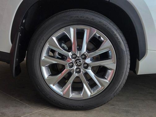 Wind Chill Pearl 2026 Toyota Highlander Hybrid Limited