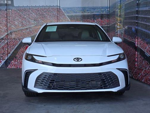 Ice Cap 2026 Toyota Camry SE