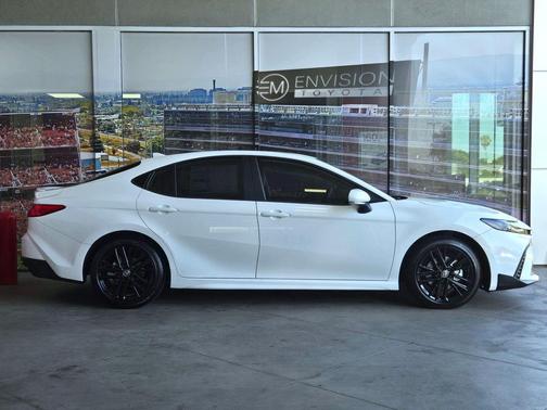 Ice Cap 2026 Toyota Camry SE