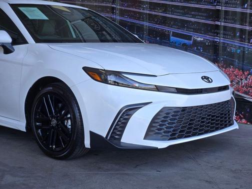 Ice Cap 2026 Toyota Camry SE