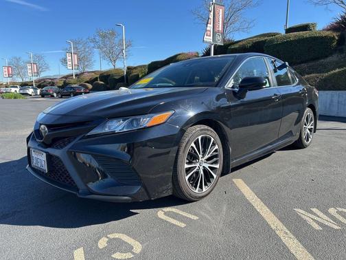 2020 Toyota Camry SE