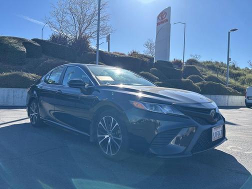 2020 Toyota Camry SE