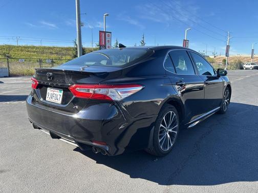 2020 Toyota Camry SE