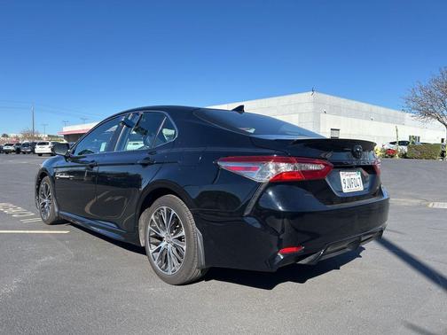 2020 Toyota Camry SE