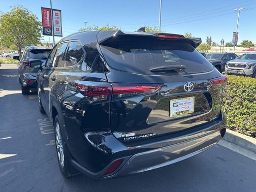 Midnight Black Metallic 2026 Toyota Highlander Hybrid Limited
