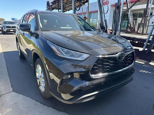 Midnight Black Metallic 2026 Toyota Highlander Hybrid Limited