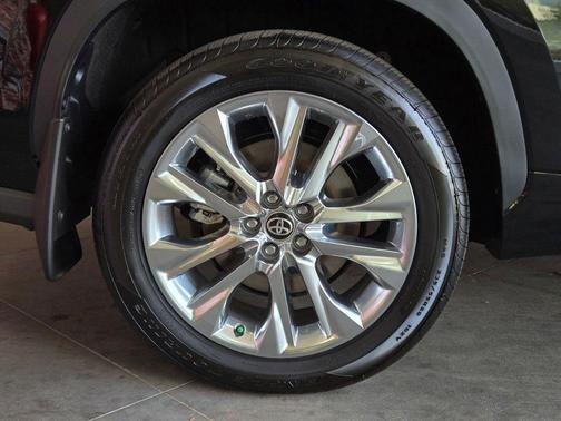 Midnight Black Metallic 2026 Toyota Highlander Hybrid Limited