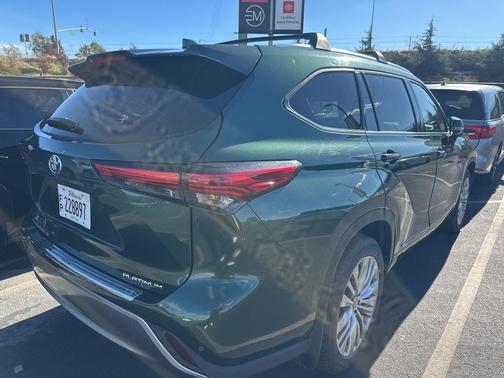 2023 Toyota Highlander Platinum