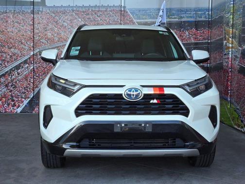 Blizzard Pearl 2022 Toyota RAV4 Hybrid SE