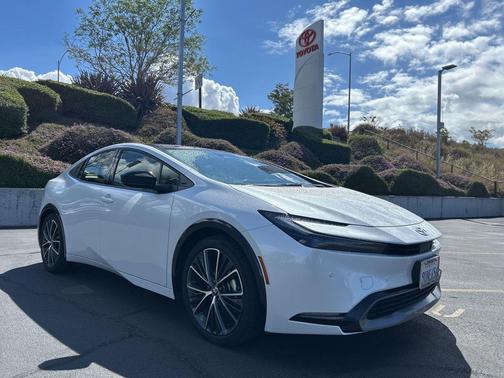 2025 Toyota Prius XLE