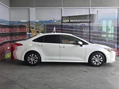 2022 Toyota Corolla Hybrid LE
