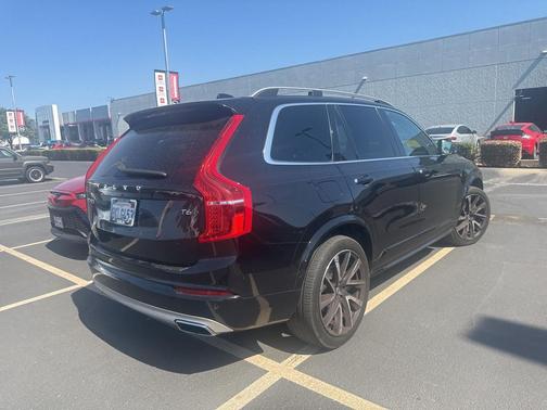 2019 Volvo XC90 T6 Momentum