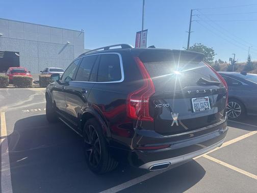 2019 Volvo XC90 T6 Momentum