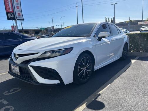 2022 Toyota Camry SE