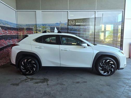 Eminent White Pearl 2024 Lexus UX 250h Base