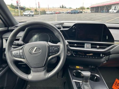 Eminent White Pearl 2024 Lexus UX 250h Base