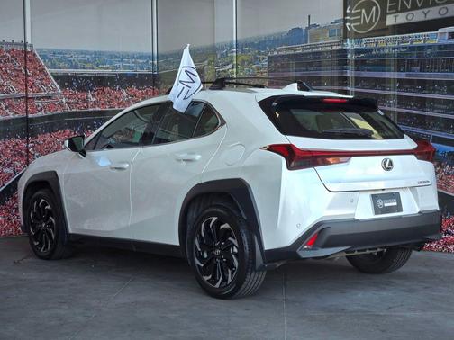 Eminent White Pearl 2024 Lexus UX 250h Base