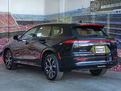 2025 Toyota Crown Signia XLE