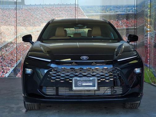 2025 Toyota Crown Signia XLE