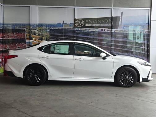 Ice Cap 2026 Toyota Camry SE