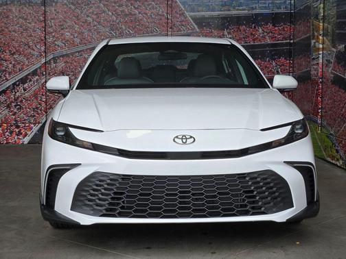 Ice Cap 2026 Toyota Camry SE