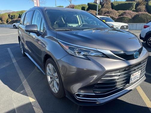 2024 Toyota Sienna Platinum