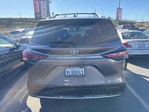 2024 Toyota Sienna Platinum