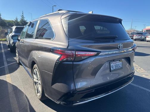 2024 Toyota Sienna Platinum
