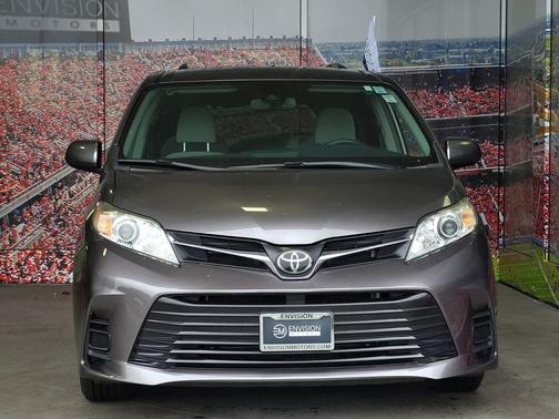 2019 Toyota Sienna LE