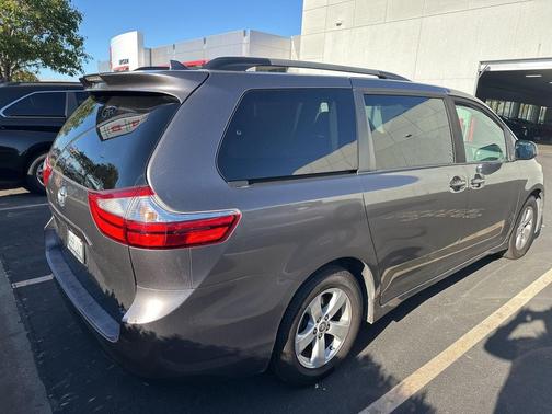 2019 Toyota Sienna LE