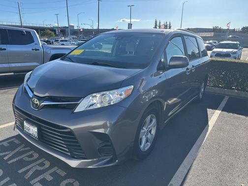 2019 Toyota Sienna LE