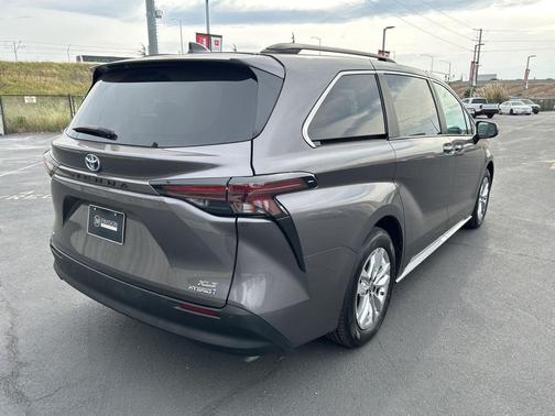 Predawn Gray Mica 2024 Toyota Sienna XLE