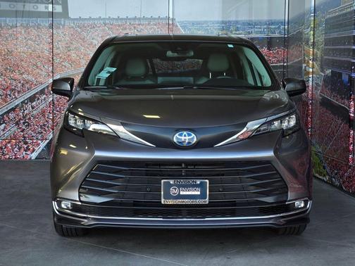 Predawn Gray Mica 2024 Toyota Sienna XLE
