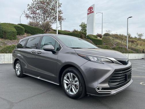 Predawn Gray Mica 2024 Toyota Sienna XLE