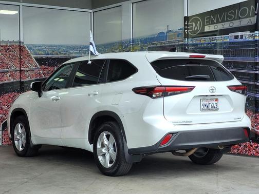 2024 Toyota Highlander LE