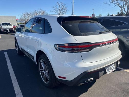 2024 Porsche Macan Base