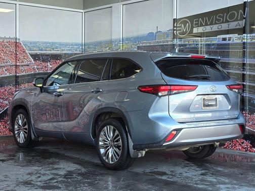 2022 Toyota Highlander Platinum