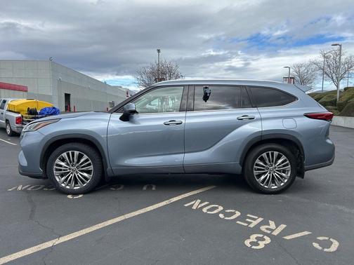 2022 Toyota Highlander Platinum