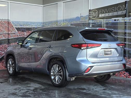 2022 Toyota Highlander Platinum