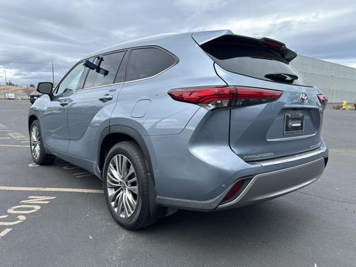 2022 Toyota Highlander Platinum