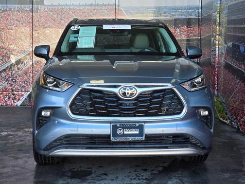 2022 Toyota Highlander Platinum