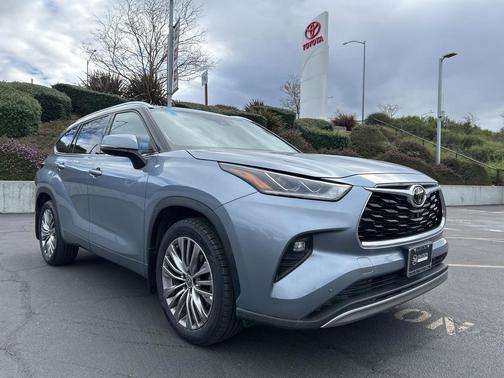 2022 Toyota Highlander Platinum