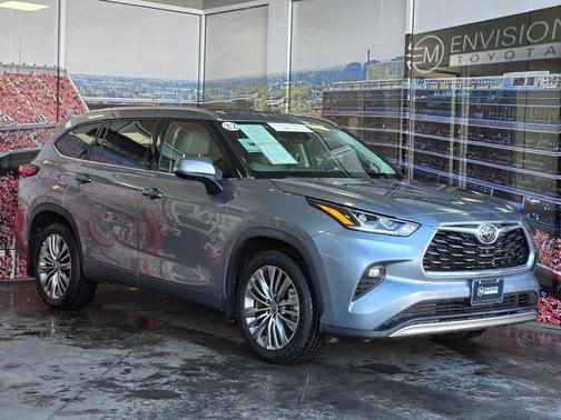2022 Toyota Highlander Platinum